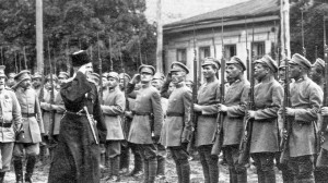 Второй глава украинского государства гетман П.Скоропадский принимает парад 1-й Козацко-стрелковой («Серожупанной») дивизии