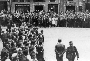 Львовяне в ожидании провозглашения «Акта о восстановлении украинской государственности» (30 июня 1941 г.)