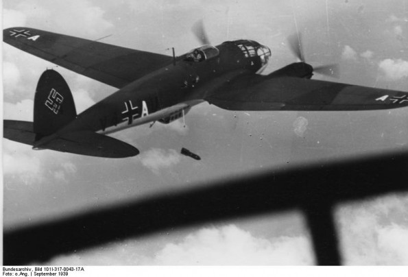 bundesarchiv_bild_101i-317-0043-17a_flugzeug_heinkel_he_1111-595x404
