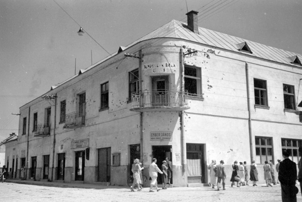 12 Хуст, готель Карпатської Січі зі слідами обстрілу, 1939