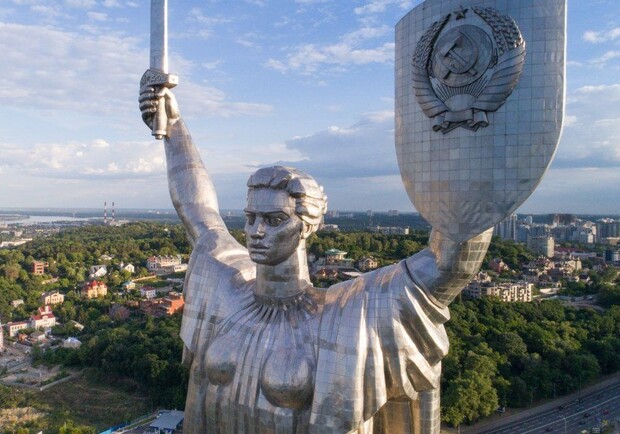 Монумент Батьківщина-Мати. Національний музей історії України у Другій світовій війні